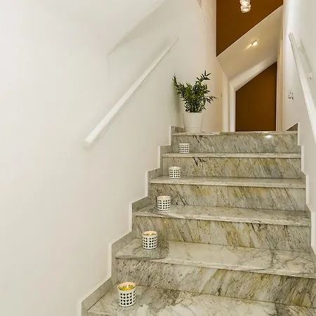 Weforyou Real Del Tivoli Two Apartment